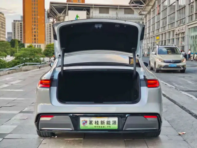 Geely Galaxy E8 — Фото автомобиля 8