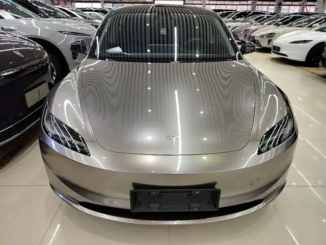 Tesla Model 3 — Фото автомобиля 2