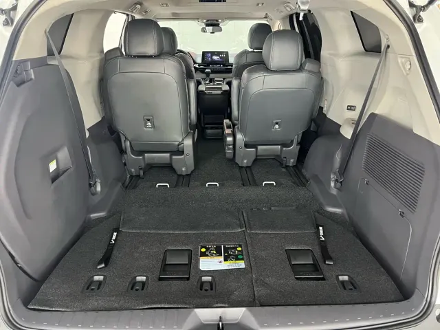 Toyota Sienna — Фото автомобиля 26