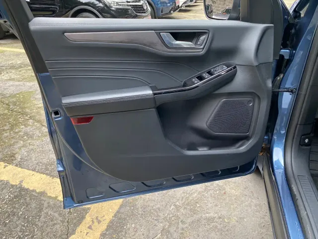 Ford Escape — Фото автомобиля 8