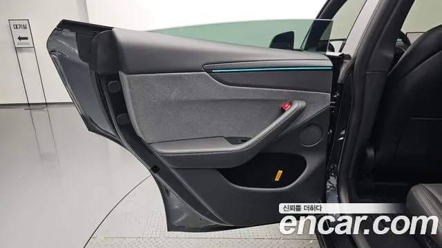 Tesla Model Y — Фото автомобиля 24