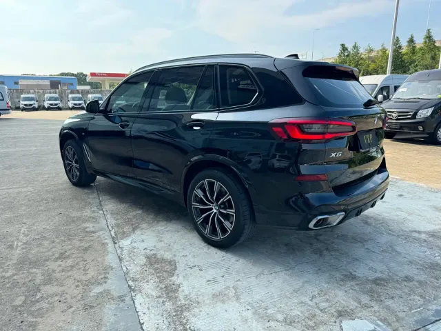BMW X5 — Фото автомобиля 3