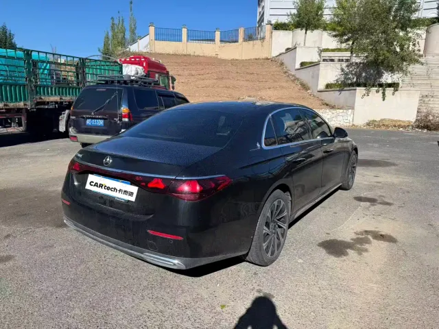 Mercedes-Benz E-Class — Фото автомобиля 3