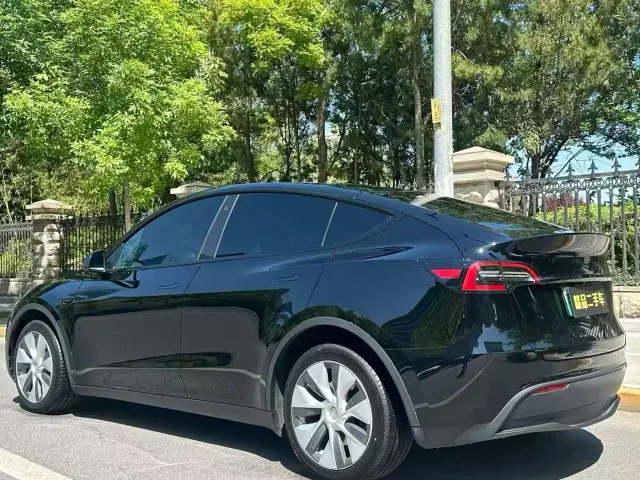 Tesla Model Y — Фото автомобиля 5