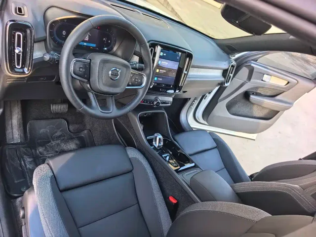 Volvo XC40 — Фото автомобиля 5