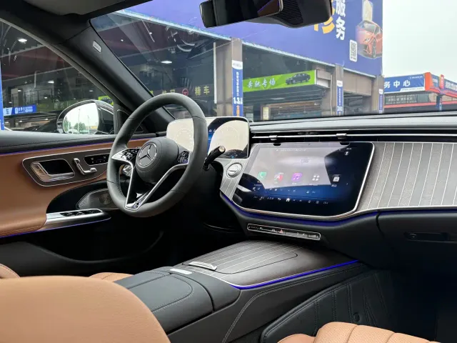 Mercedes-Benz E-Class — Фото автомобиля 17