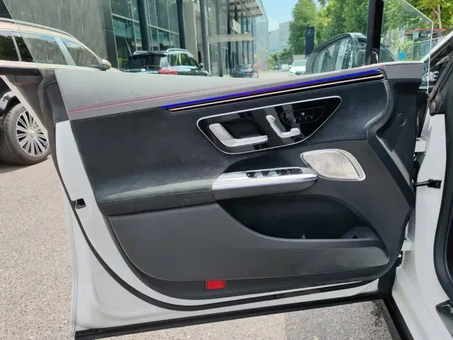 Mercedes-Benz EQE AMG — Фото автомобиля 10