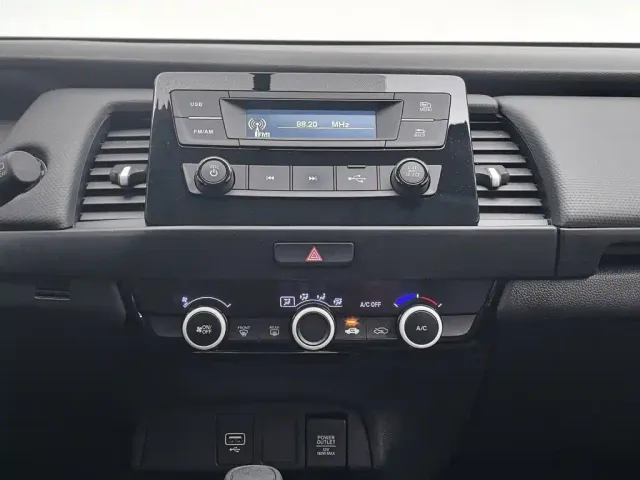Honda Fit — Фото автомобиля 12