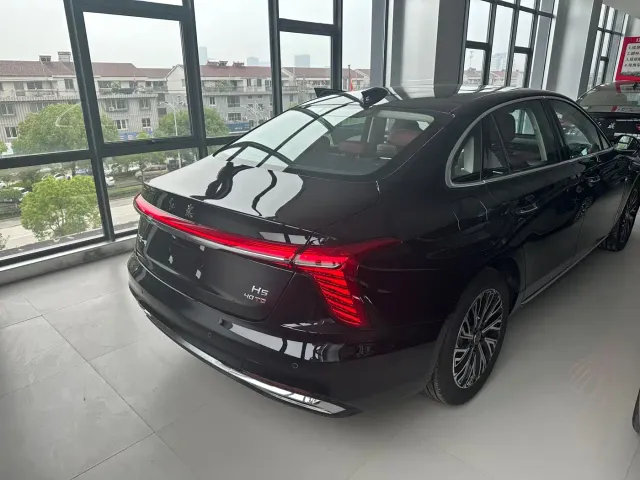 Hongqi H5 — Фото автомобиля 3