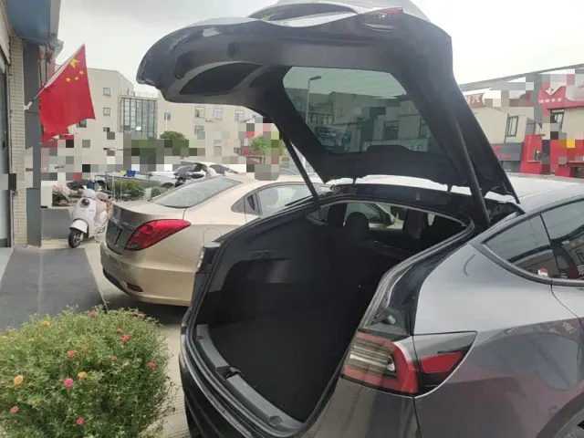 Tesla Model Y — Фото автомобиля 18