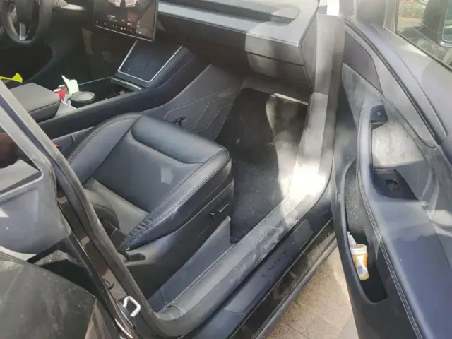 Tesla Model Y — Фото автомобиля 8