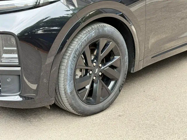 Li Auto L7 — Фото автомобиля 16
