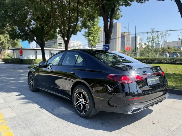 Mercedes-Benz E-Class — Фото автомобиля 4