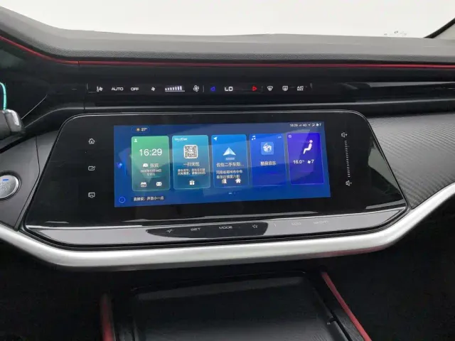 Dongfeng Yixuan MAX — Фото автомобиля 12