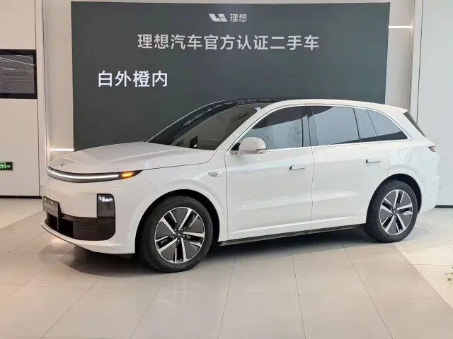 Li Auto L6 — Фото автомобиля 13