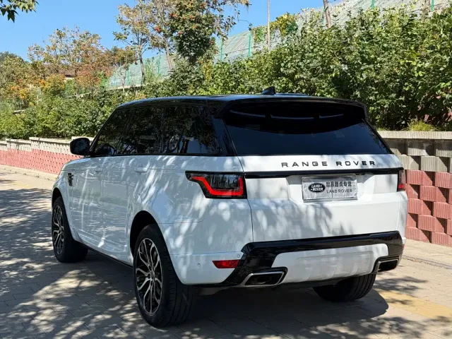 Land Rover Range Rover Sport — Фото автомобиля 6