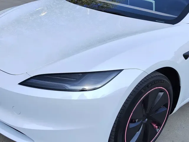 Tesla Model 3 — Фото автомобиля 8