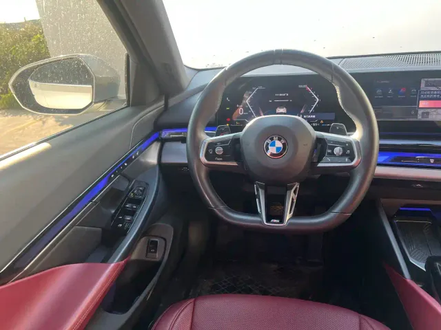 BMW 5 Series — Фото автомобиля 3