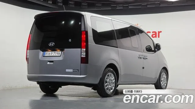 Hyundai Staria — Фото автомобиля 2