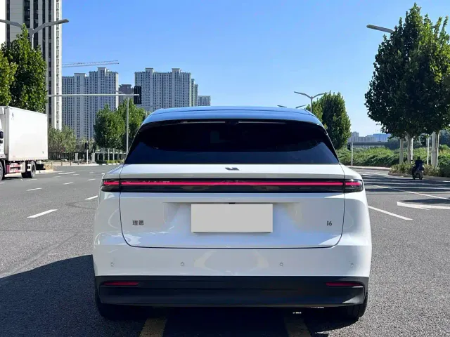 Li Auto i6 — Фото автомобиля 17