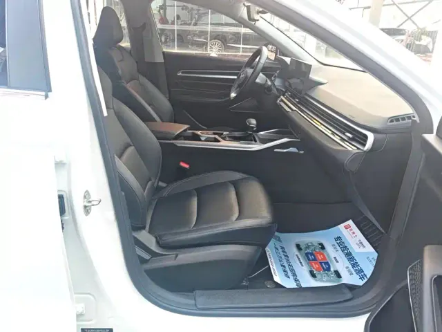 Geely Emgrand — Фото автомобиля 8