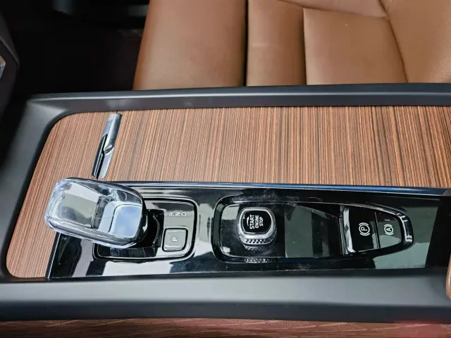 Volvo XC60 — Фото автомобиля 14