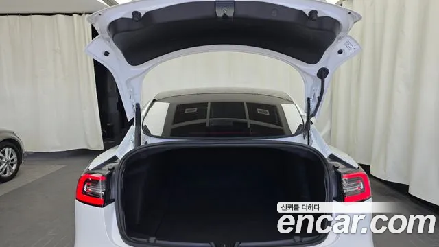 Tesla Model 3 — Фото автомобиля 17
