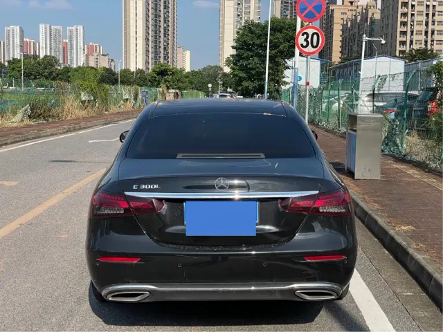 Mercedes-Benz E-Class — Фото автомобиля 5