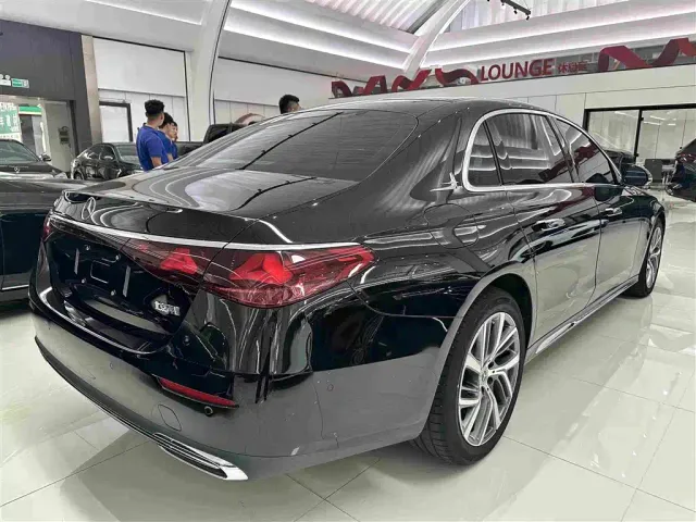 Mercedes-Benz E-Class — Фото автомобиля 20