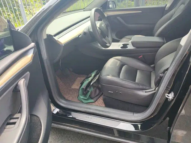 Tesla Model Y — Фото автомобиля 13