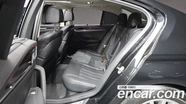 BMW 5 Series G30 — Фото автомобиля 12