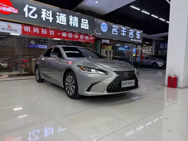 Lexus ES — Фото автомобиля 3