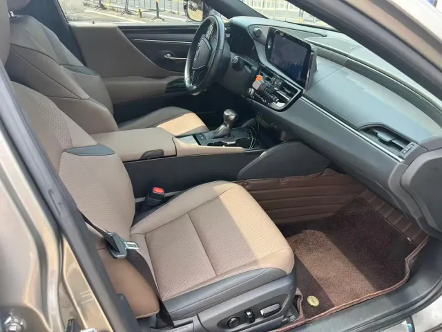 Lexus ES — Фото автомобиля 5