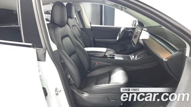 Tesla Model Y — Фото автомобиля 16