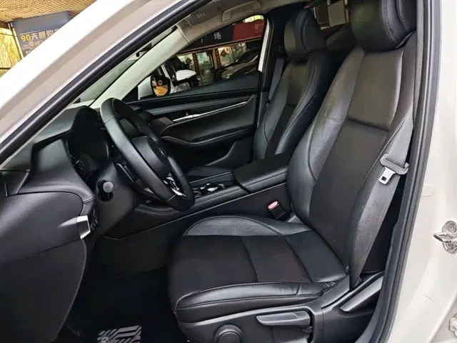 Mazda Axela — Фото автомобиля 14