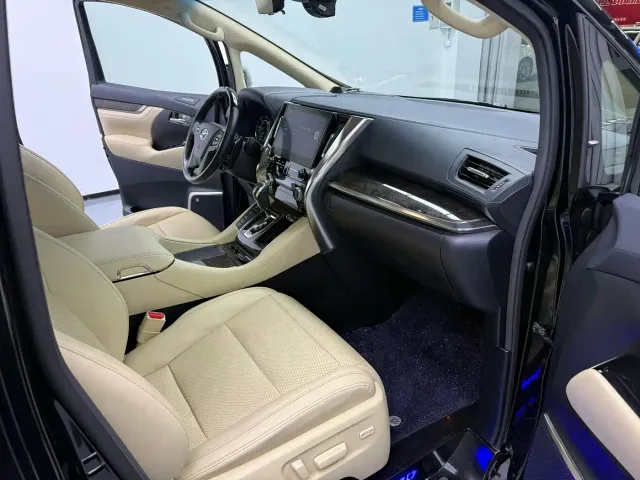 Toyota Alphard — Фото автомобиля 2