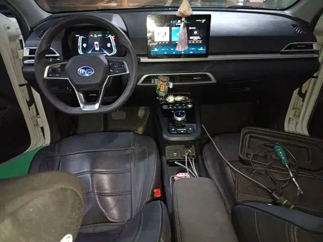 BYD e2 — Фото автомобиля 10