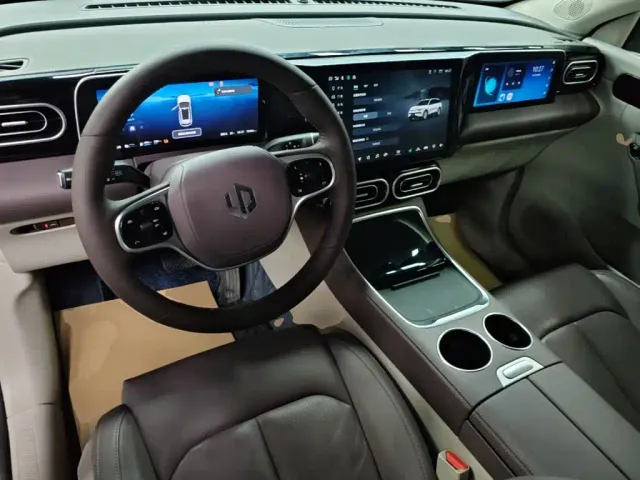 Leapmotor C11 — Фото автомобиля 9