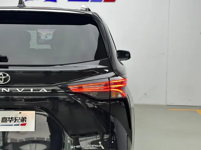 Toyota Granvia — Фото автомобиля 14