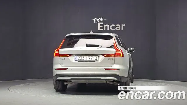 Вольво V60 V60 Cross Country 2 поколение B5 Ultimate AWD — Фото автомобиля 4