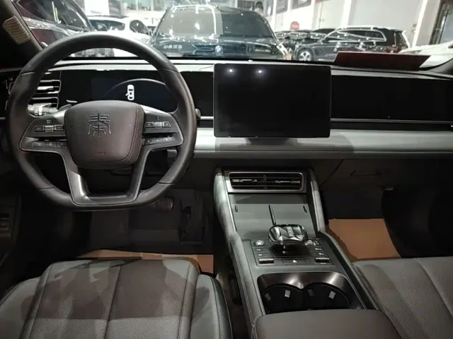 BYD Qin L — Фото автомобиля 9