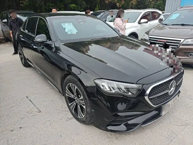 Mercedes-Benz E-Class — Фото автомобиля 3