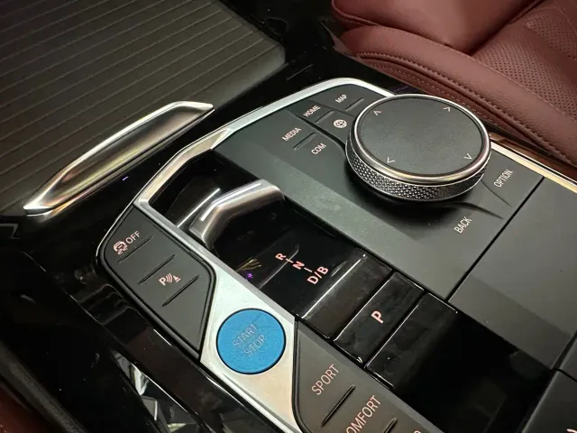 BMW iX3 — Фото автомобиля 16