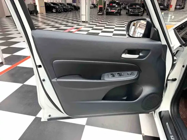 Honda Fit — Фото автомобиля 6