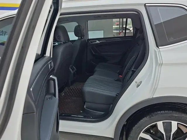 Volkswagen Tiguan L — Фото автомобиля 11