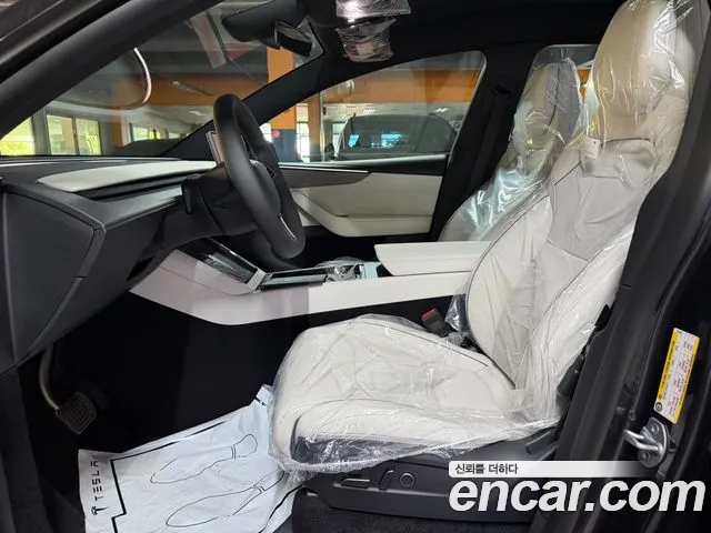 Tesla Model Y — Фото автомобиля 10