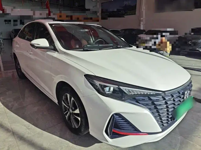 Changan Eado — Фото автомобиля 3