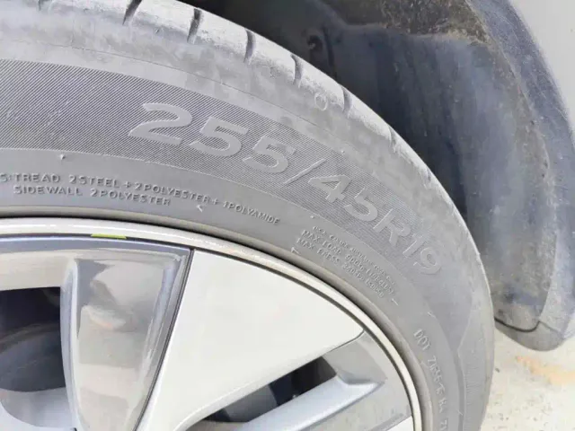 Tesla Model Y — Фото автомобиля 7