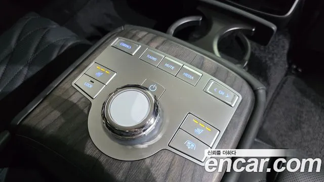 Genesis G80 Бензин 2.5 турбо AWD — Фото автомобиля 18
