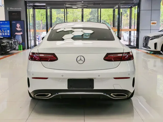 Mercedes-Benz E-Class — Фото автомобиля 8